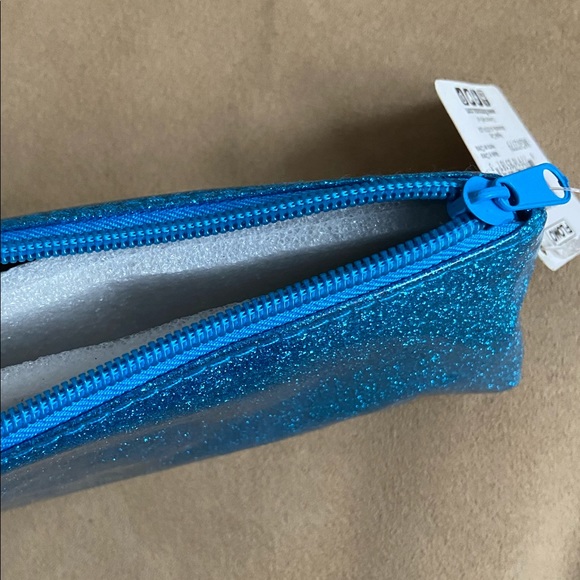 Brand new pouch - Picture 3 of 3